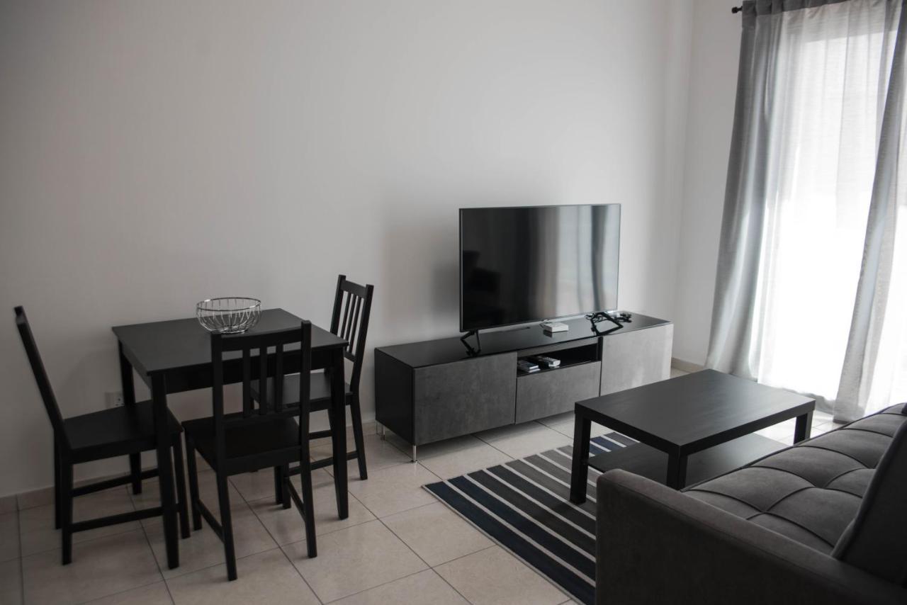 Renovated One Bedroom Apartment In Paphos With Pool Экстерьер фото