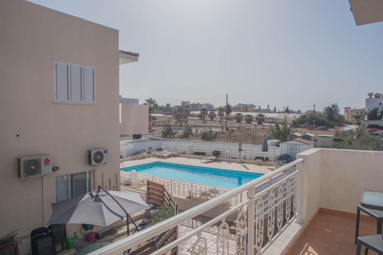 Renovated One Bedroom Apartment In Paphos With Pool Экстерьер фото