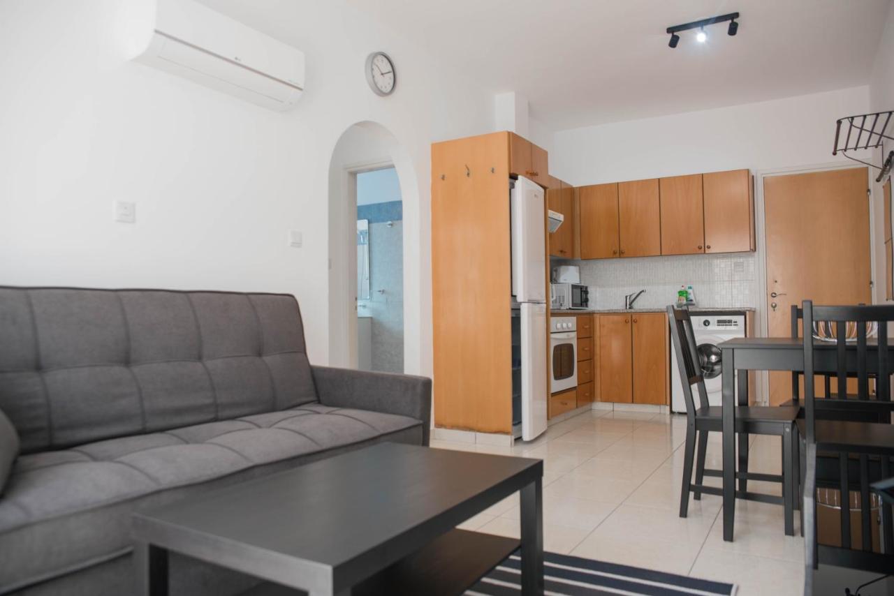 Renovated One Bedroom Apartment In Paphos With Pool Экстерьер фото