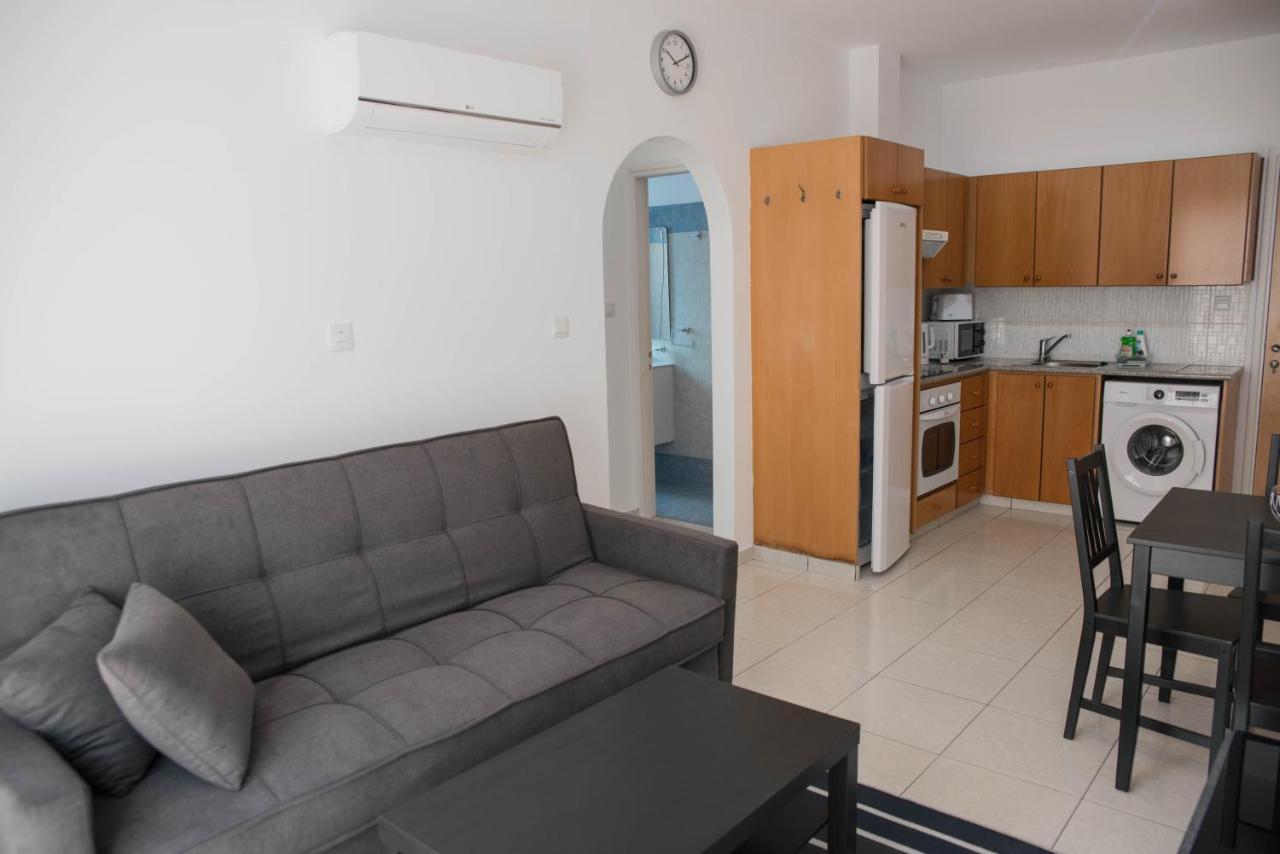 Renovated One Bedroom Apartment In Paphos With Pool Экстерьер фото